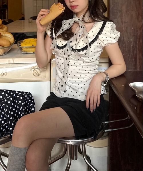 gossip!ロサンゼルス(ゴシップロサンゼルス)の「Y2K ラウンドカラー ドット柄パフスリーブブラウス(Tシャツ/カットソー・レディース・ドット・FREE)」の21枚目の写真