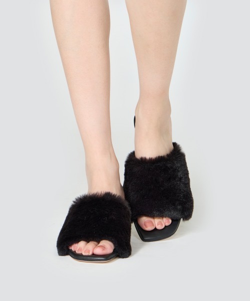 PELLICO SUNNY(ペリーコサニー)の「TOSSA ファー サンダル 5.0cm BLACK(サンダル・レディース・ブラック・35/36/37/38)」の5枚目の写真