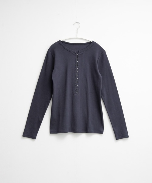 for/c（フォーシー）の「[新色追加]ホックテープヘンリーネックトップス【サスティナブル】（Tシャツ/カットソー・レディース・オフホワイト/ブラック/ネイビー/ブラウン・M/L/LL）」の15枚目の写真