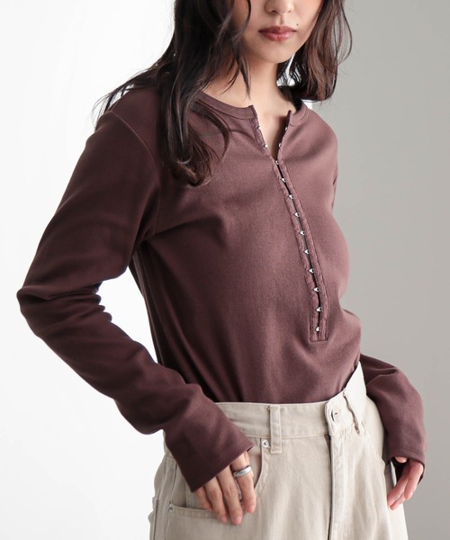 for/c（フォーシー）の「[新色追加]ホックテープヘンリーネックトップス【サスティナブル】（Tシャツ/カットソー・レディース・オフホワイト/ブラック/ネイビー/ブラウン・M/L/LL）」の19枚目の写真
