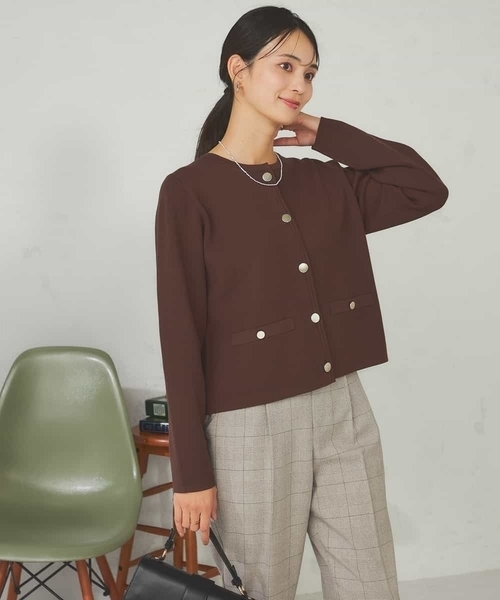 a.v.v(アーヴェヴェ)の「メタルボタンニットカーディガン(カーディガン/ボレロ・レディース・ブラウン/ブラック/アイボリー・38/40)」の13枚目の写真