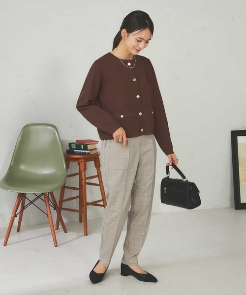 a.v.v(アーヴェヴェ)の「メタルボタンニットカーディガン(カーディガン/ボレロ・レディース・ブラウン/ブラック/アイボリー・38/40)」の17枚目の写真