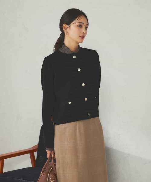 a.v.v(アーヴェヴェ)の「メタルボタンニットカーディガン(カーディガン/ボレロ・レディース・ブラウン/ブラック/アイボリー・38/40)」の19枚目の写真