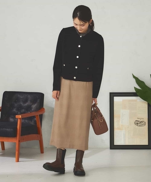 a.v.v(アーヴェヴェ)の「メタルボタンニットカーディガン(カーディガン/ボレロ・レディース・ブラウン/ブラック/アイボリー・38/40)」の9枚目の写真