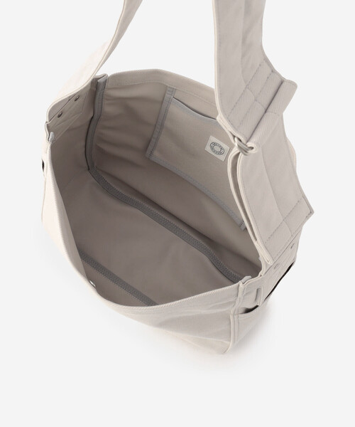 ORCIVAL（オーシバル）の「ORCIVAL | PVCコットン ショルダーバッグ UNISEX（ショルダーバッグ・レディース・オフホワイト/ブラック・-）」の4枚目の写真