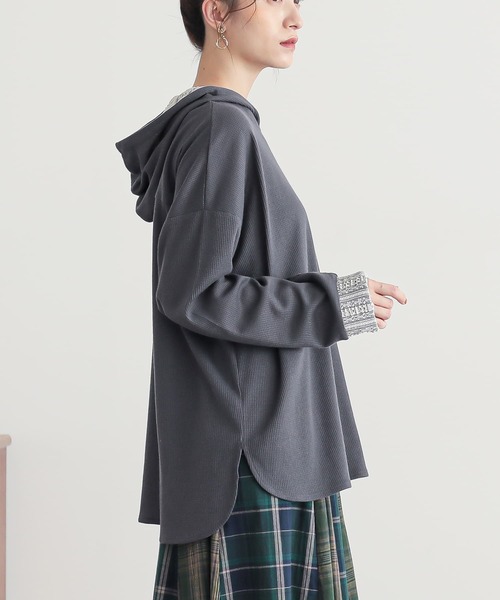 n'OrLABEL（ノアールレーベル）の「【機能素材】『レース切替ワッフルフードカットソー』（パーカー・レディース・ブルー/ブラック・FREE）」の5枚目の写真