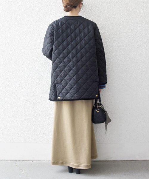 Traditional Weatherwear（トラディショナルウェザーウェア）の「Traditional Weatherwear: ARKLEY Aライン ミドル ノーカラー コート（ノーカラーコート・レディース・オリーブ/ブラック・ONE SIZE）」の4枚目の写真