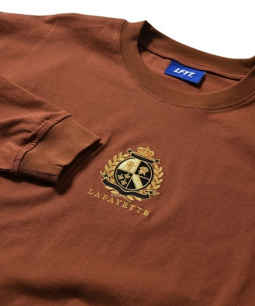 LFYT(エルエフワイティー)の「LFYT ラファイエット【Lafayette】- ヘリテージ エンブレム 長袖Tシャツ【HERITAGE EMBLEM L/S TEE LA250106】(Tシャツ/カットソー・メンズ・ブラック/ダークブラウン/ホワイト・M/XXL/XL/L/S)」の9枚目の写真
