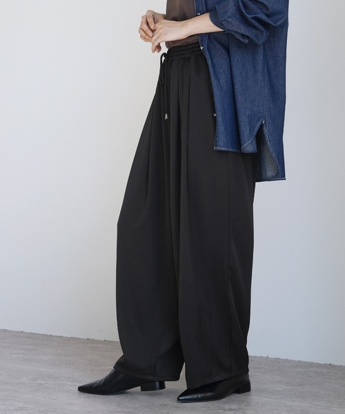 Yeoun(ヨウン)の「リラックスタックイージーパンツ【セットアップ対応】(その他パンツ・レディース・ブラック/ネイビー・FREE)」の17枚目の写真