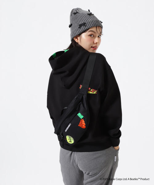 Jack Bunny!!（ジャックバニー）の「【Jack Bunny!!】【The BEATLES ×Jack Bunny!!】ショルダーバッグ (UNISEX)（ショルダーバッグ・レディース・ホワイト/ブラック・FREE）」の2枚目の写真