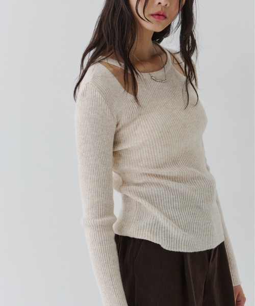 NUJOH(ヌゾ)の「Cut-Out Rib Knit Top / カットアウト リブニットトップス(Tシャツ/カットソー・レディース・ベージュ/ブラウン/グレー/ブラック・FREE)」の4枚目の写真