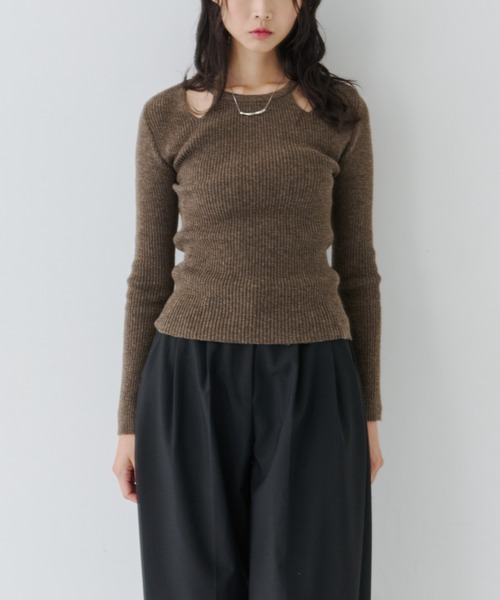 NUJOH(ヌゾ)の「Cut-Out Rib Knit Top / カットアウト リブニットトップス(Tシャツ/カットソー・レディース・ベージュ/ブラウン/グレー/ブラック・FREE)」の8枚目の写真