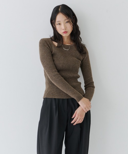 NUJOH(ヌゾ)の「Cut-Out Rib Knit Top / カットアウト リブニットトップス(Tシャツ/カットソー・レディース・ベージュ/ブラウン/グレー/ブラック・FREE)」の7枚目の写真