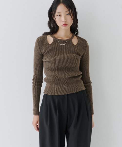 NUJOH(ヌゾ)の「Cut-Out Rib Knit Top / カットアウト リブニットトップス(Tシャツ/カットソー・レディース・ベージュ/ブラウン/グレー/ブラック・FREE)」の10枚目の写真