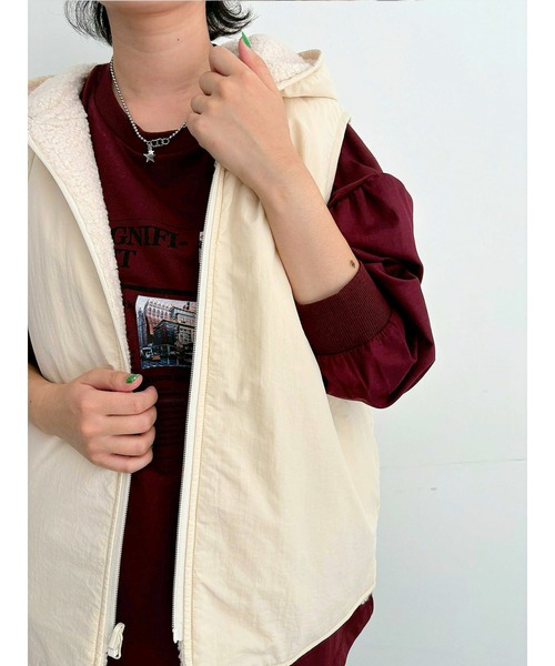 SM2（エスエムツー）の「リバーシブルボアベスト（ベスト・レディース・モカ/チャコール/キナリ・F）」の9枚目の写真