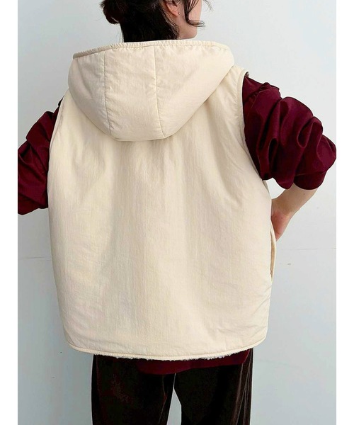 SM2（エスエムツー）の「リバーシブルボアベスト（ベスト・レディース・モカ/チャコール/キナリ・F）」の10枚目の写真