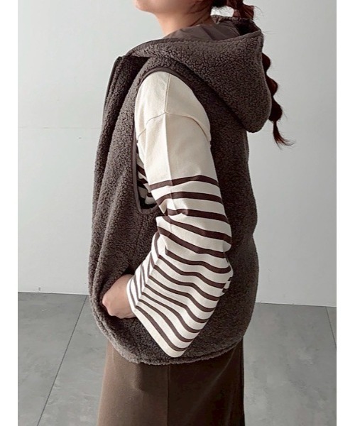 SM2（エスエムツー）の「リバーシブルボアベスト（ベスト・レディース・モカ/チャコール/キナリ・F）」の17枚目の写真