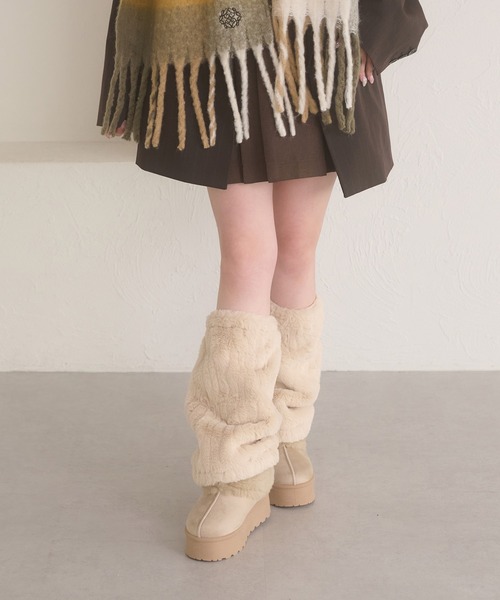 Ambre Neige(アンブルネージュ)の「fake mouton boots / フェイクムートンブーツ(ブーツ・レディース・アイボリー/ブラック/キャメル・MEDIUM/LARGE)」の11枚目の写真
