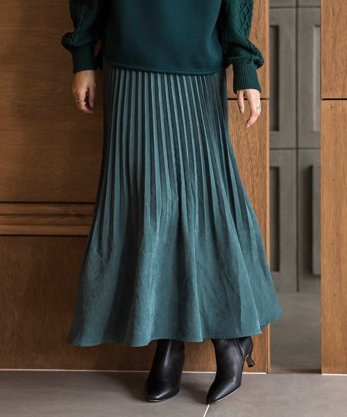 MAYSON GREY（メイソングレイ）の「スウェードライク消しプリーツスカート≪手洗い可能≫（スカート・レディース・グリーン/チャコールグレー/オフホワイト・M）」の3枚目の写真
