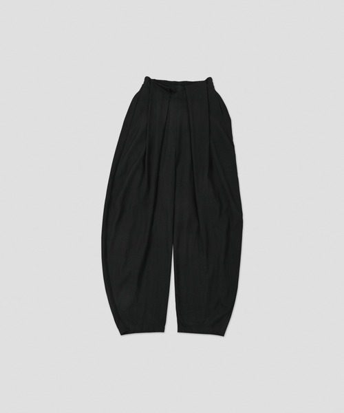 WHYTO.(ホワイト)の「「WHYTO. / ホワイト」タックバレルパンツ(その他パンツ・レディース・ベージュ/ブラック/オフホワイト・36/38)」の2枚目の写真