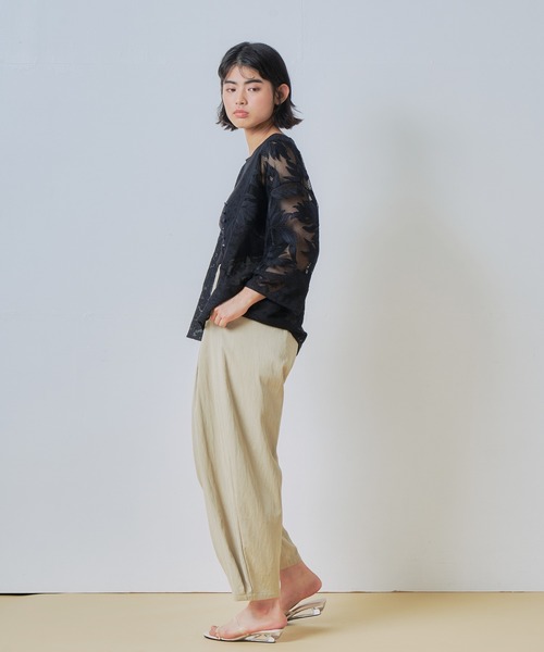 WHYTO.(ホワイト)の「「WHYTO. / ホワイト」タックバレルパンツ(その他パンツ・レディース・ベージュ/ブラック/オフホワイト・36/38)」の12枚目の写真