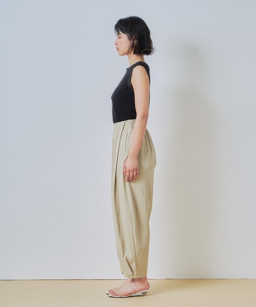 WHYTO.(ホワイト)の「「WHYTO. / ホワイト」タックバレルパンツ(その他パンツ・レディース・ベージュ/ブラック/オフホワイト・36/38)」の19枚目の写真