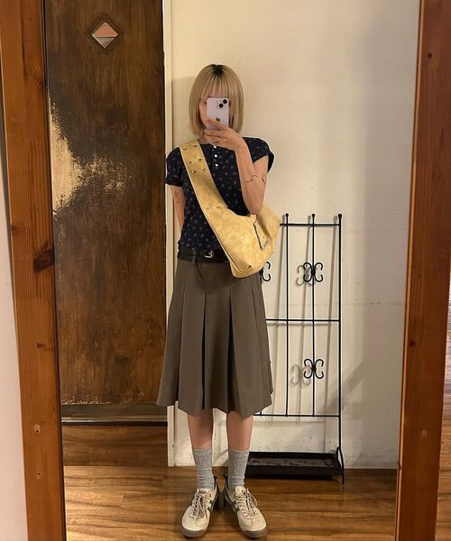 CRANK(クランク)の「フラワーヘンリーネックトップ_ネイビー(Tシャツ/カットソー・レディース・その他・FREE)」の6枚目の写真