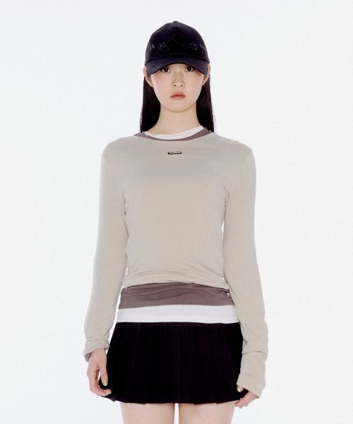 YOUHEE(ユヒ)の「LOGO LAYERED LONG SLEEVE BEIGE(Tシャツ/カットソー・レディース・その他・FREE)」の1枚目の写真