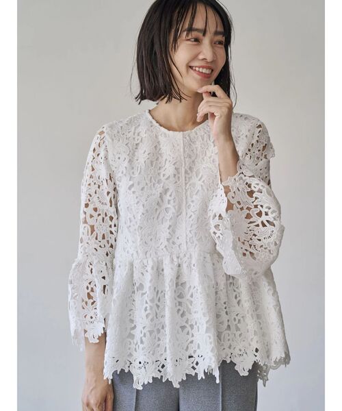 TONAL(トーナル)の「フラワーレースペプラムブラウス(シャツ/ブラウス・レディース・ピンク/オフホワイト/ネイビー・MEDIUM)」の22枚目の写真