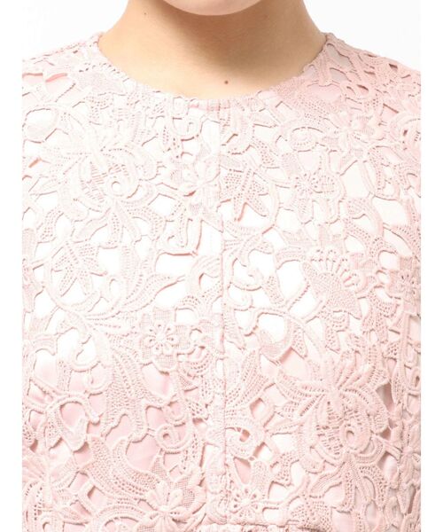TONAL(トーナル)の「フラワーレースペプラムブラウス(シャツ/ブラウス・レディース・ピンク/オフホワイト/ネイビー・MEDIUM)」の14枚目の写真