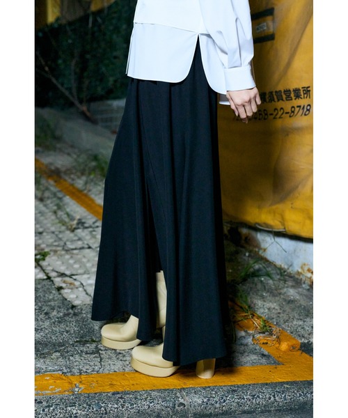 ENFOLD（エンフォルド）の「PEツイル ランダムスリットスカート（スカート・レディース・ブラック/ダークグリーン・36/38）」の3枚目の写真