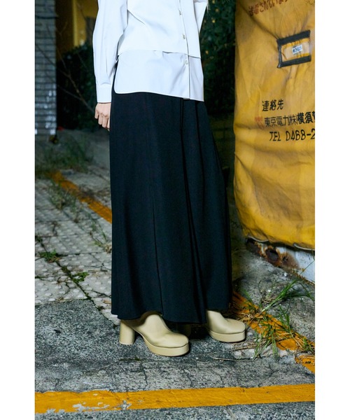 ENFOLD（エンフォルド）の「PEツイル ランダムスリットスカート（スカート・レディース・ブラック/ダークグリーン・36/38）」の13枚目の写真