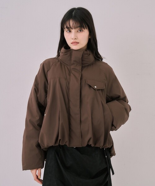 UNITED TOKYO（ユナイテッドトウキョウ）の「【残りわずか！】バルーンダウンジャケット｜軽量/撥水/UVカット/ストレッチ/通勤/オフィスカジュアル/防寒/冬服（ダウンジャケット/コート・レディース・ブラック/ブラウン・1/2）」の4枚目の写真