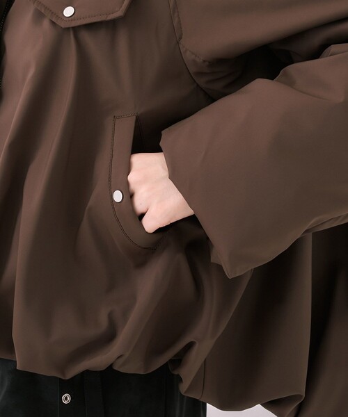 UNITED TOKYO（ユナイテッドトウキョウ）の「【残りわずか！】バルーンダウンジャケット｜軽量/撥水/UVカット/ストレッチ/通勤/オフィスカジュアル/防寒/冬服（ダウンジャケット/コート・レディース・ブラック/ブラウン・1/2）」の13枚目の写真