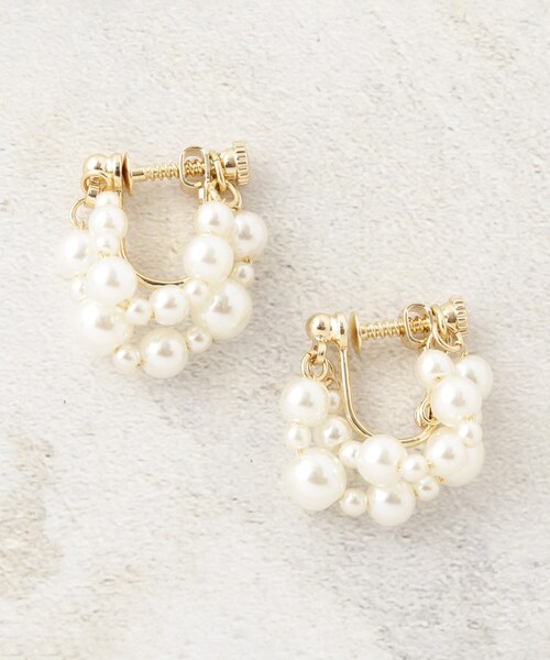 OPAQUE.CLIP（オペークドットクリップ）の「フェイクパールリングイヤリング（イヤリング・レディース・シルバー/ゴールド・00）」の3枚目の写真