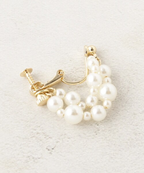 OPAQUE.CLIP（オペークドットクリップ）の「フェイクパールリングイヤリング（イヤリング・レディース・シルバー/ゴールド・00）」の5枚目の写真