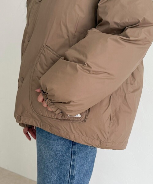 GEVACO（ゲバコ）の「【GEVACO/ゲバコ】ノンステッチミドル中綿ジャケット（ダウンジャケット/コート・レディース・ブラック/ベージュ/レッド/ブルー・38）」の21枚目の写真