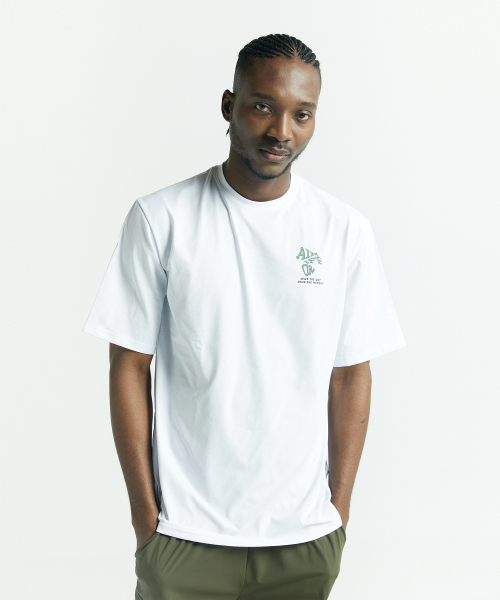 AINIFFON（アインイプオン）の「AIOグラフィックセミ半袖ホワイト（Tシャツ/カットソー・メンズ・ホワイト・X-LARGE/XX-LARGE/XXX-LARGE）」の2枚目の写真