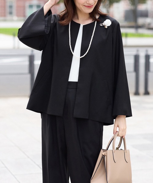 Viola e Viola（ヴィオラエヴィオラ）の「【選べるボトムス】２点セット洗える！テントラインジャケットスーツ《ウォッシャブル/UV対策/防シワ/抗菌防臭》（スーツパンツ・レディース・ブラック系1/ネイビー系1/ブラック系2/ネイビー系2・M/L/LL）」の10枚目の写真