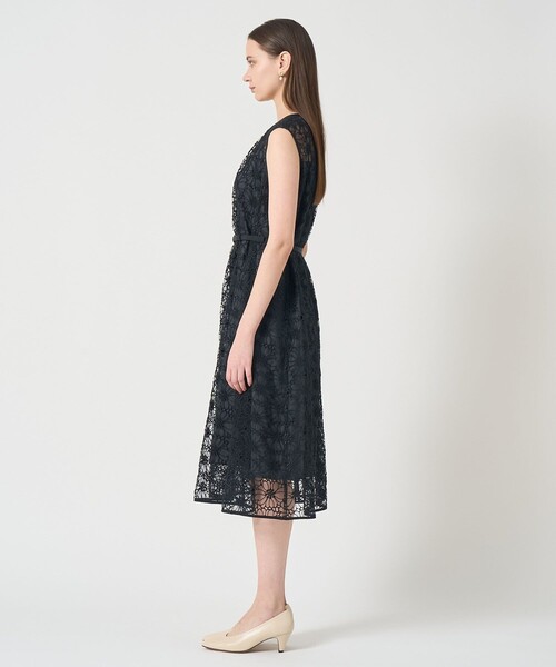 ANAYI(アナイ)の「フラワー刺繍Aラインワンピース(ワンピース・レディース・ブラック・38/36)」の3枚目の写真