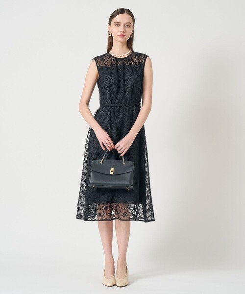 ANAYI(アナイ)の「フラワー刺繍Aラインワンピース(ワンピース・レディース・ブラック・38/36)」の8枚目の写真