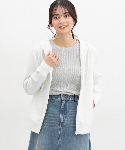 Honeys(ハニーズ)の「きれいめジップパーカー(パーカー・レディース・ベージュ/ミント/オフホワイト/グレー/サックスブルー/ブラック・3L/L/LL/M/S)」の9枚目の写真