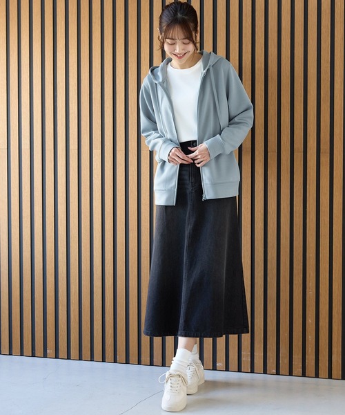Honeys(ハニーズ)の「きれいめジップパーカー(パーカー・レディース・ベージュ/ミント/オフホワイト/グレー/サックスブルー/ブラック・3L/L/LL/M/S)」の12枚目の写真