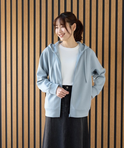 Honeys(ハニーズ)の「きれいめジップパーカー(パーカー・レディース・ベージュ/ミント/オフホワイト/グレー/サックスブルー/ブラック・3L/L/LL/M/S)」の15枚目の写真