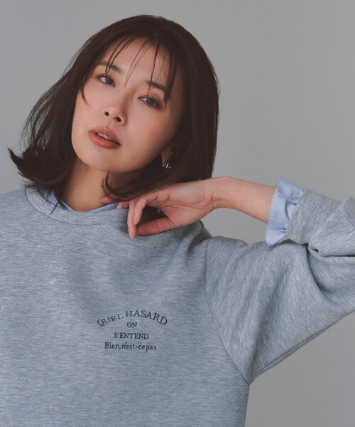 UNFILO(アンフィーロ)の「BEAUTY FORM JERSEY 刺繍ロゴ プルオーバー(スウェット・レディース・ベージュ系1/ライトグレー系1/ネイビー系1・SMALL/MEDIUM)」の21枚目の写真