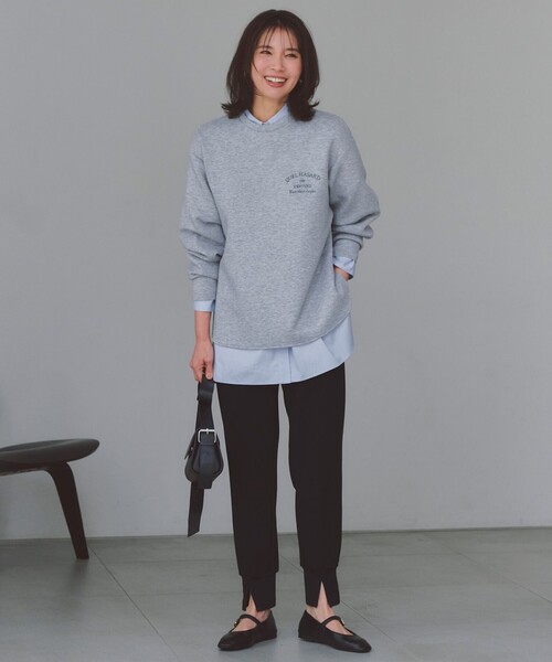 UNFILO(アンフィーロ)の「BEAUTY FORM JERSEY 刺繍ロゴ プルオーバー(スウェット・レディース・ベージュ系1/ライトグレー系1/ネイビー系1・SMALL/MEDIUM)」の19枚目の写真