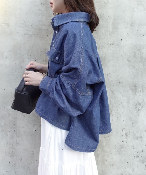 CORNERS(コーナーズ)の「クロップドデニムシャツ(シャツ/ブラウス・レディース・インディゴブルー/ブラック/ライトブルー・M)」の1枚目の写真