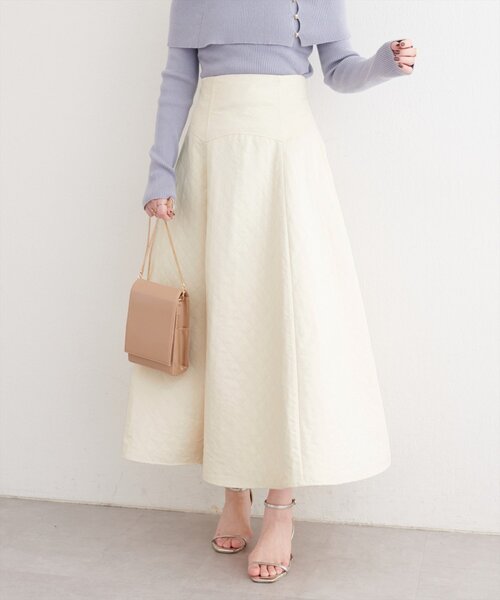 natural couture（ナチュラルクチュール）の「〈osono〉エンボスジャガードスカート（スカート・レディース・オフホワイト/モカ/ブラック・LARGE/MEDIUM）」の5枚目の写真