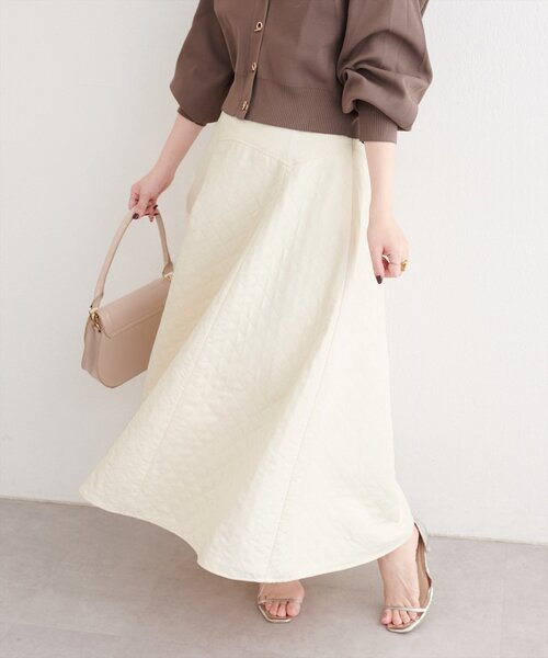 natural couture（ナチュラルクチュール）の「〈osono〉エンボスジャガードスカート（スカート・レディース・オフホワイト/モカ/ブラック・LARGE/MEDIUM）」の8枚目の写真