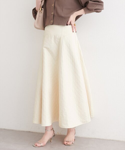 natural couture（ナチュラルクチュール）の「〈osono〉エンボスジャガードスカート（スカート・レディース・オフホワイト/モカ/ブラック・LARGE/MEDIUM）」の9枚目の写真